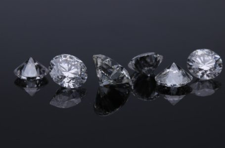 Why Shopping For Diamonds Online Is Better Than In-person